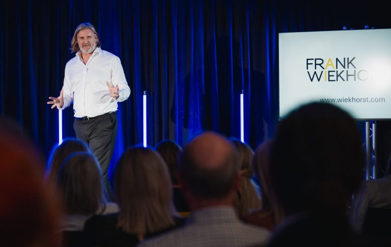 Erfolgreiches Hybrid Work Management: Fünf Strategien für moderne Teams